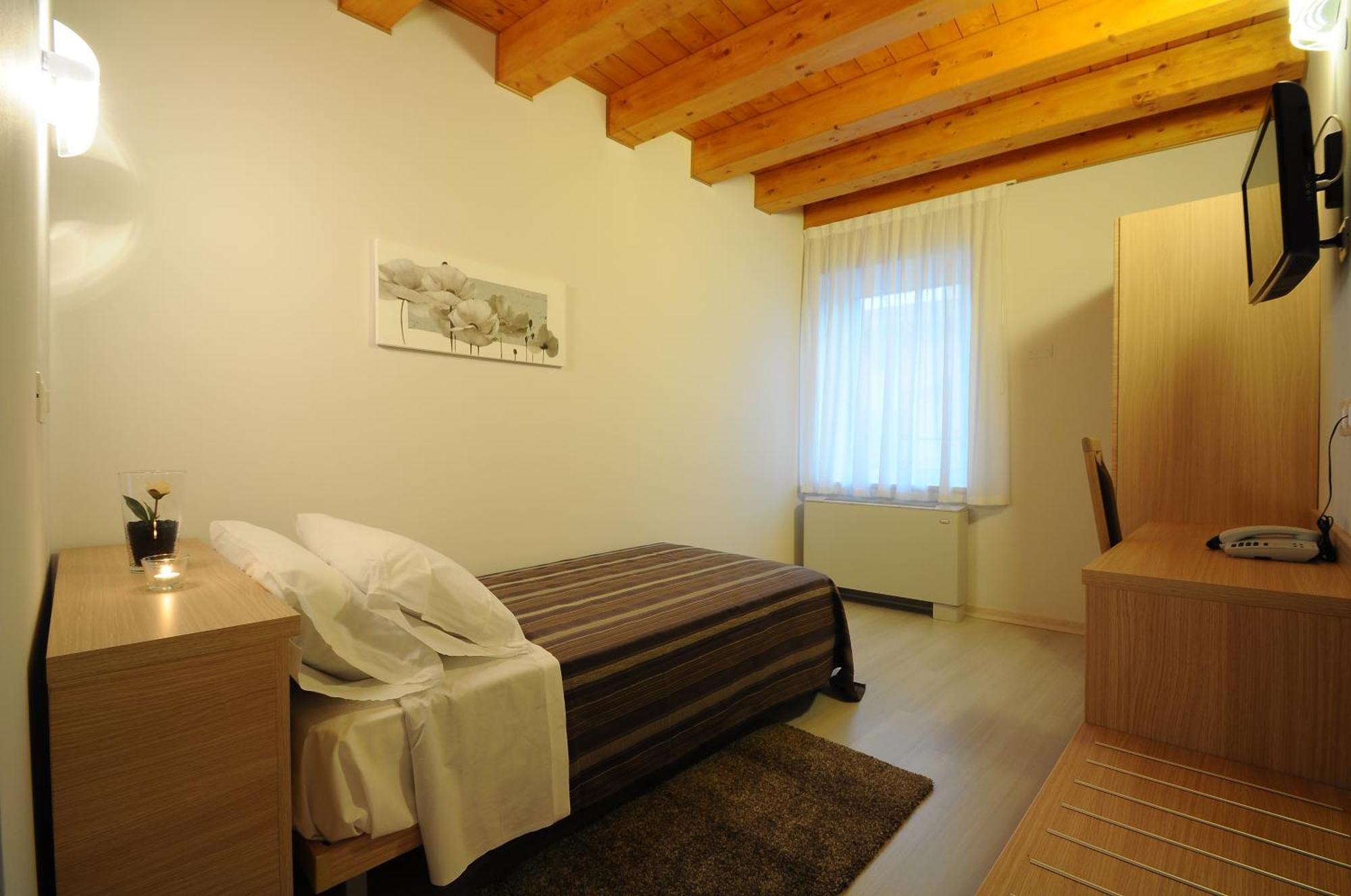 Albergo Leon Bianco Gonàrs エクステリア 写真