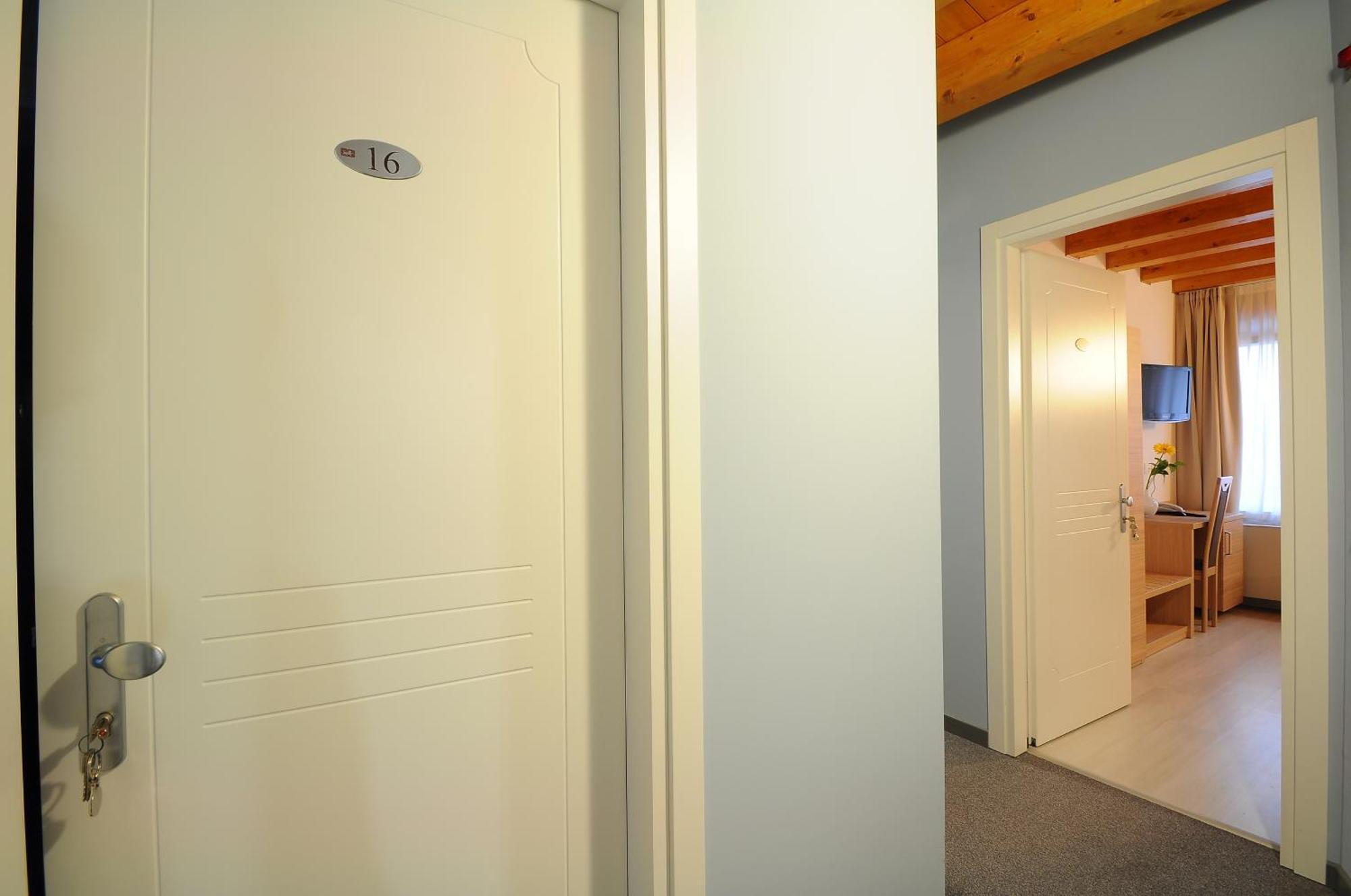 Albergo Leon Bianco Gonàrs エクステリア 写真